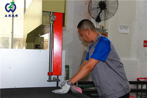 五周泡綿車間設(shè)備生產(chǎn) 五周泡綿車間設(shè)備生產(chǎn)