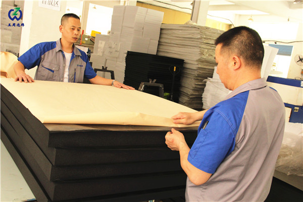 五周泡綿|反復打樣確認,只為“精益求精” 五周泡綿|反復打樣確認,只為“精益求精”